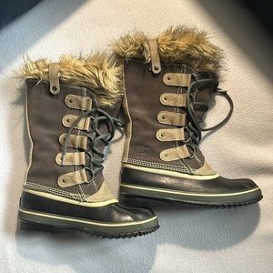 SOREL Joan of Arctic Boot Size 8